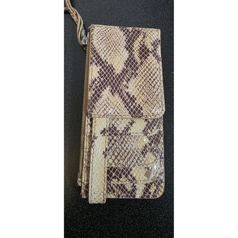 NWT Hobo International‎ Womens Leather Peak Slim Continental Wallet Sand Snake